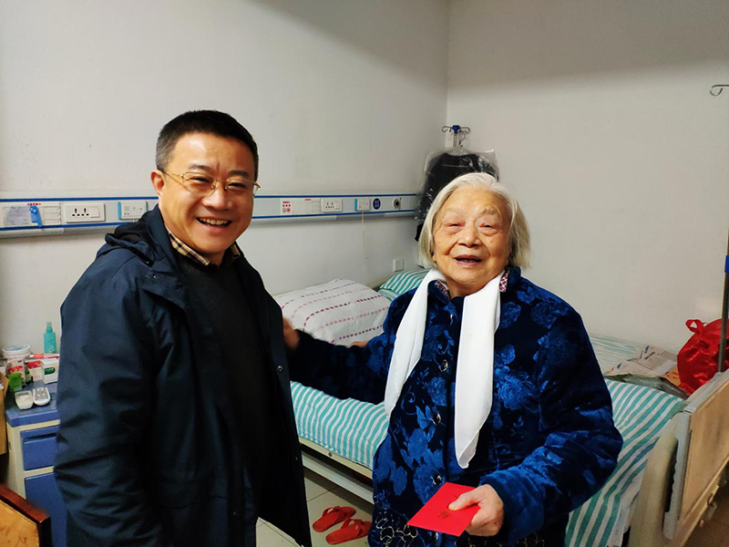 歲寒送溫暖  真情暖人心 ——糧油集團(tuán)開(kāi)展2020年春節(jié)走訪慰問(wèn)活動(dòng)