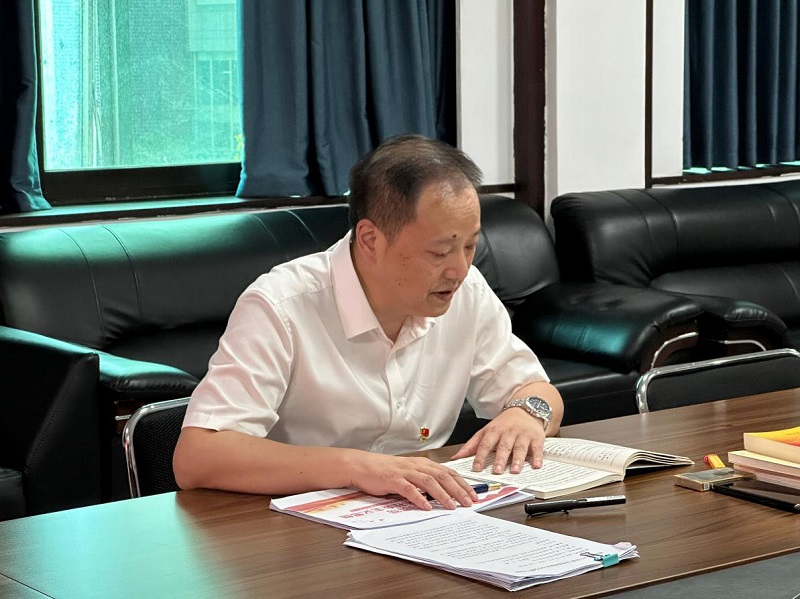 湖南糧油集團(tuán)副董事長(zhǎng)、總經(jīng)理劉浩英到匯東國(guó)際講主題教育專題黨課